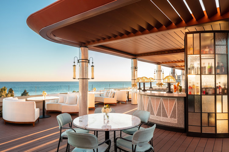 hotel bar